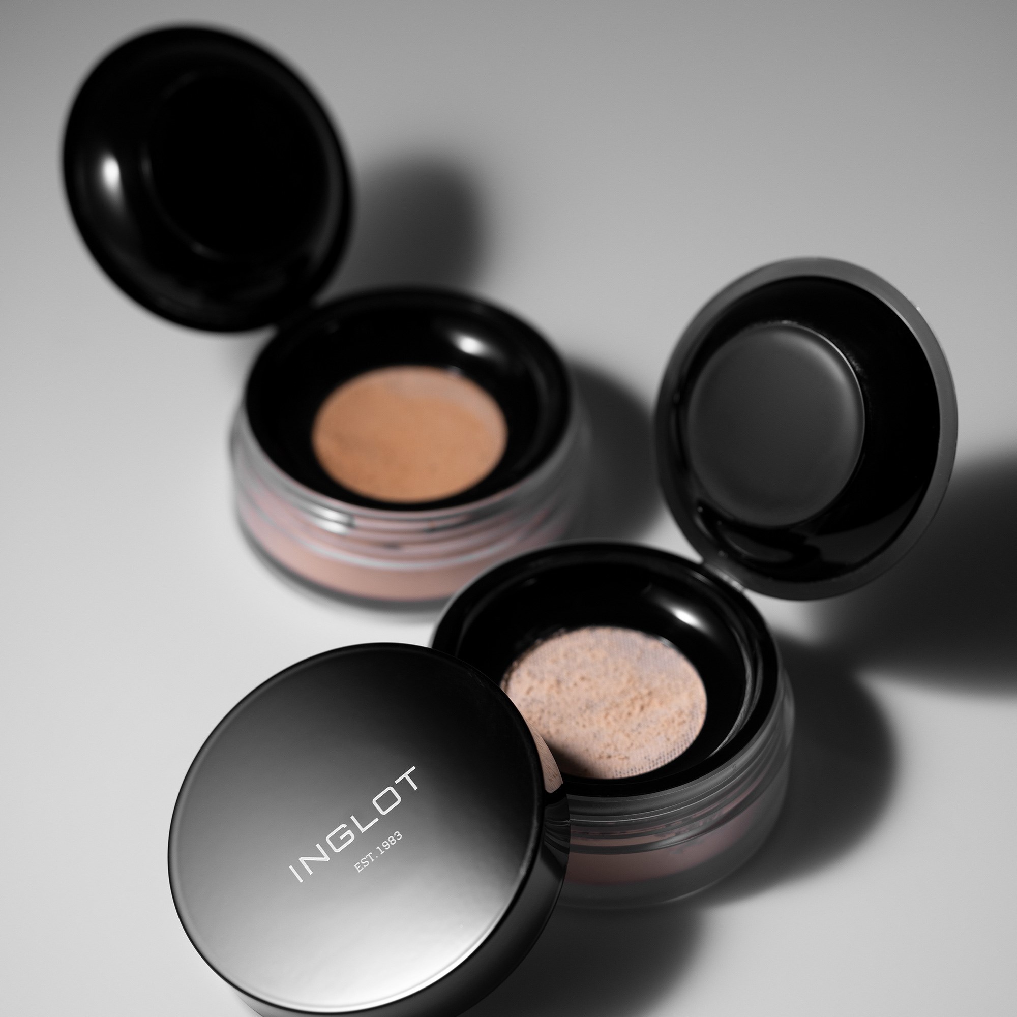 Inglot Blur Effect Loose Powder Mocha Blur 92 (obrázok 10)