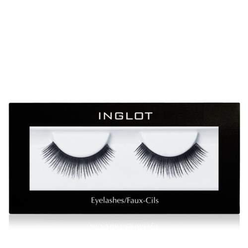 Förpackning med konstläppfransar med svart och vitt design, märkt 'INGLOT'.