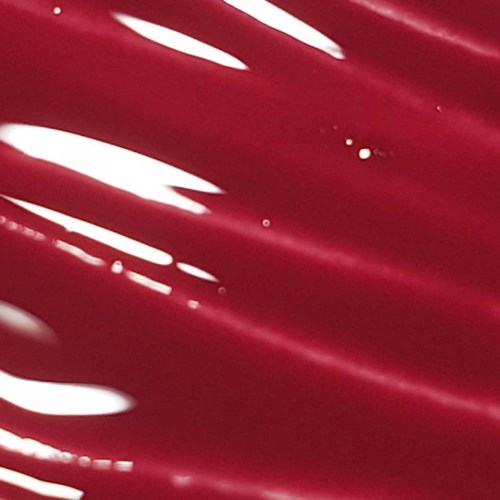 Rote Flüssigkeit mit weißen Streifen und kleinen Blasen, fließt wie Farbe oder Sirup.