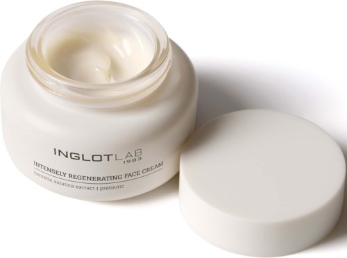 Open pot Inglot Lab gezichtscrème, romige witte kleur, deksel ernaast. Bevat ingrediënten zoals centella en probiotica.