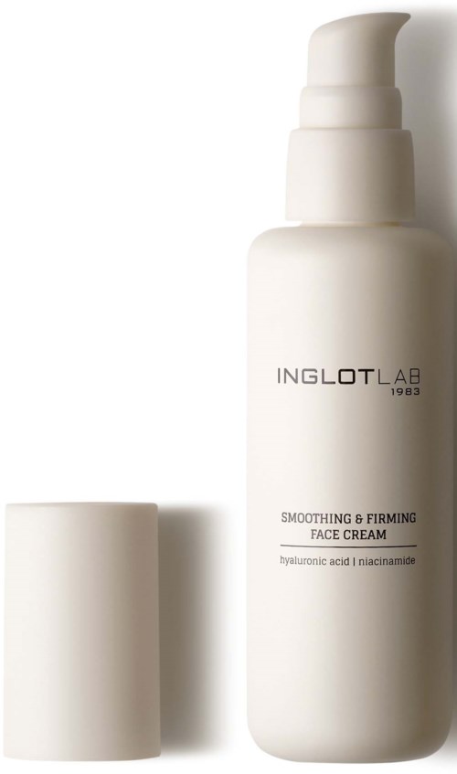Witte fles met pomp en grijze tekst, gelabeld INGLOT LAB smoothing and firming face cream.