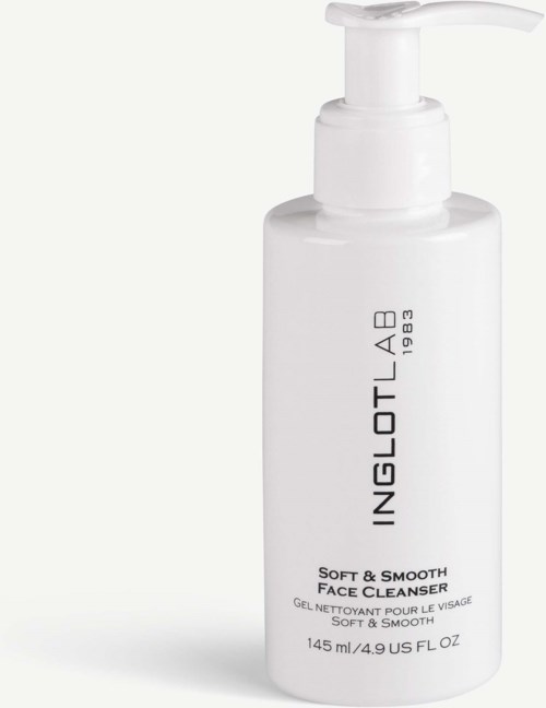 Valkoinen pullo pumpulla, jossa lukee 'Inglot Lab 1983' ja 'Soft & Smooth Face Cleanser.'