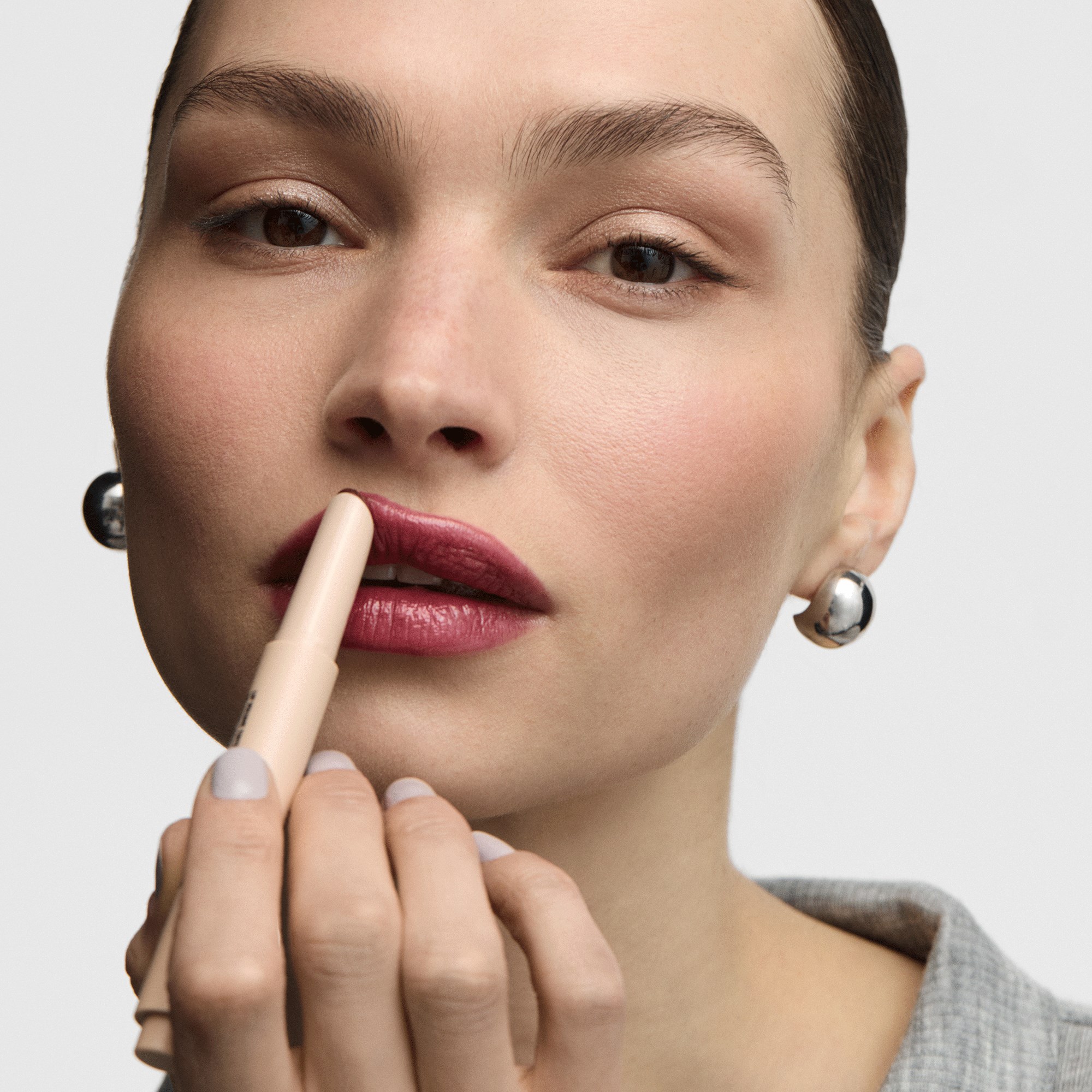 Inglot Lip Volume Tinted Lip Balm Mocha Glow 128 (zdjęcie 2)