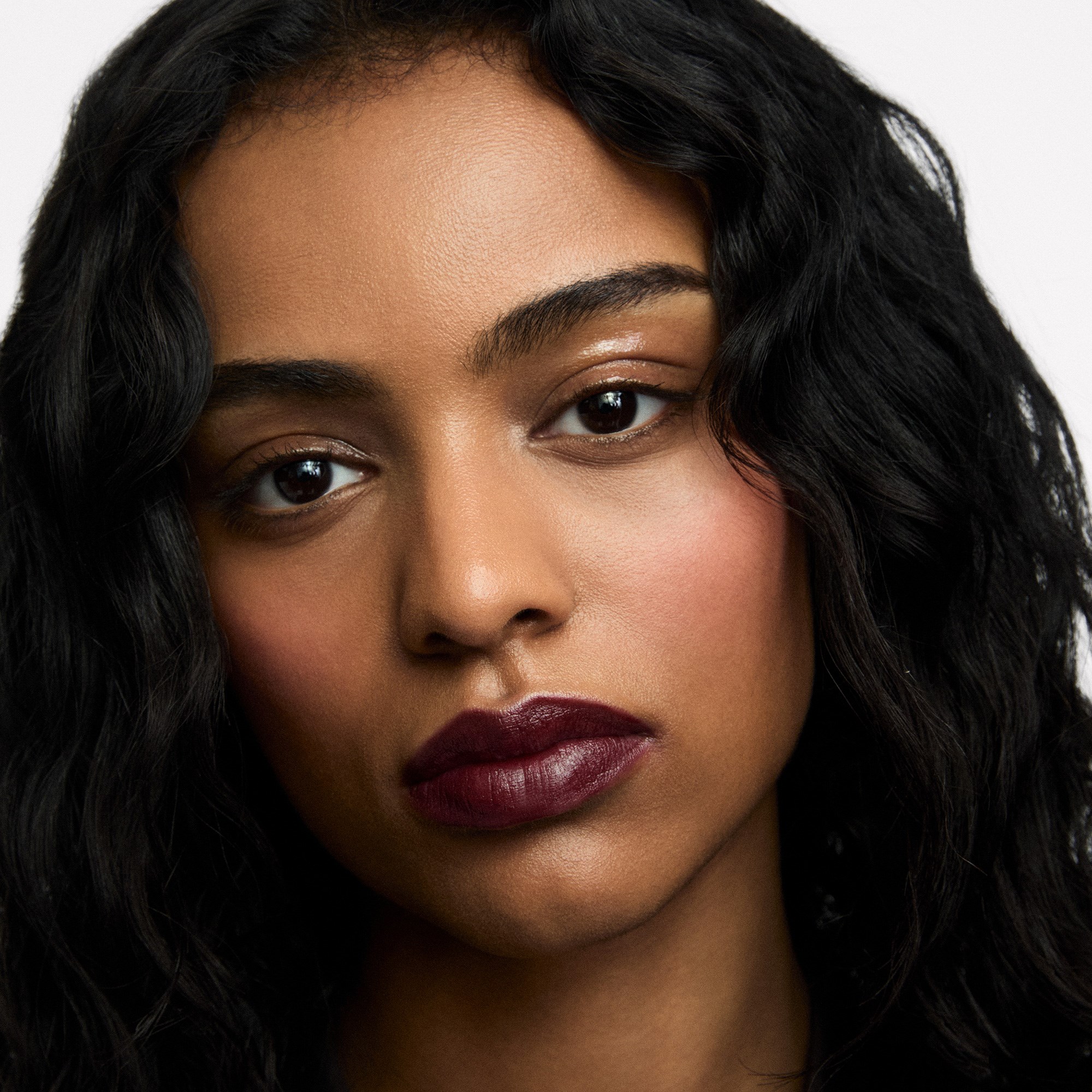 Inglot Velvet Define Lip Pencil Deep Burgundy 72 (obrázok 3)
