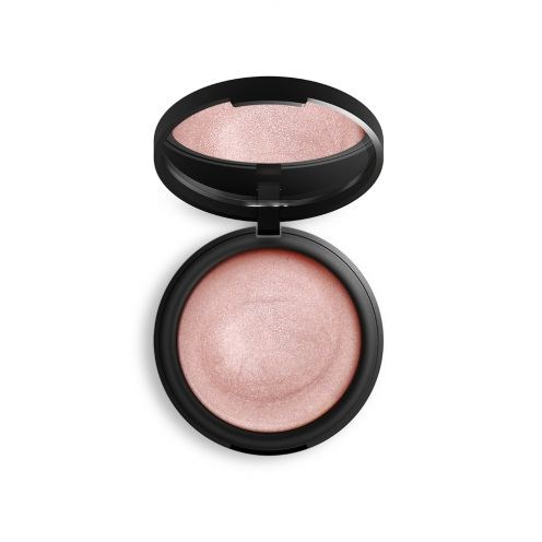 Ett runt sminkprodukt med en glansig rosa yta i en svart behållare, med ett öppet klart lock.