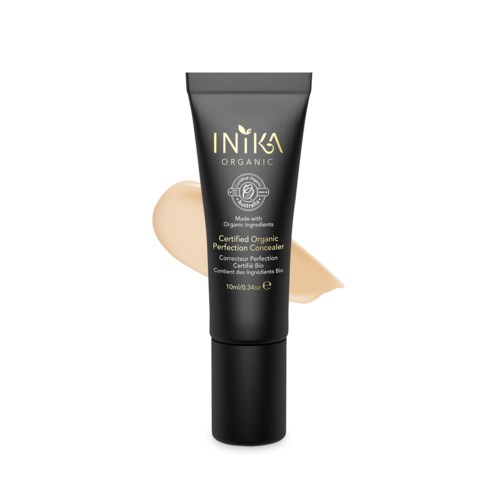 En svart tub med INIKA Organic concealern med ljusbeige produkt bakom.