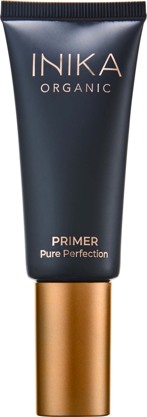 Eine schwarze Tube mit der Aufschrift 'INIKA ORGANIC Primer' und goldener Verschluss, bewirbt ein natürliches Make-up-Produkt.