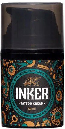 En svart flaska med en färgglad etikett, står 'INKER' och 'tattoo cream', rymmer 50 ml.
