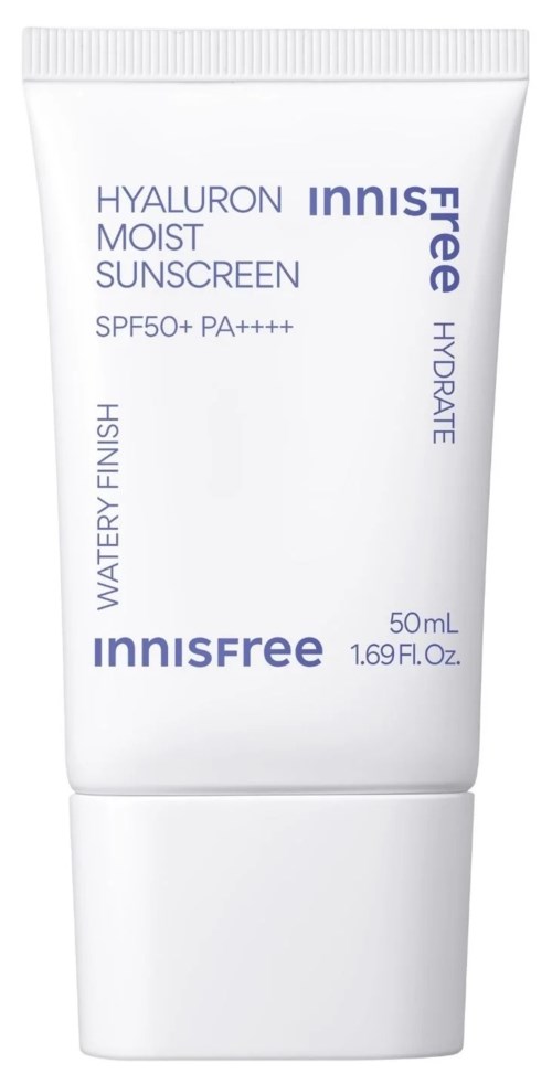 Biała tubka kremu przeciwsłonecznego Innisfree, SPF50, z niebieskim i fioletowym tekstem, z białą nakrętką.