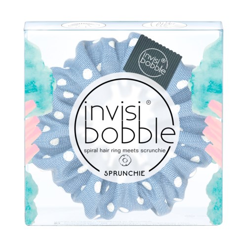 Blå scrunchie med vita dots i tydlig förpackning, märkt 'invisiboble.'
