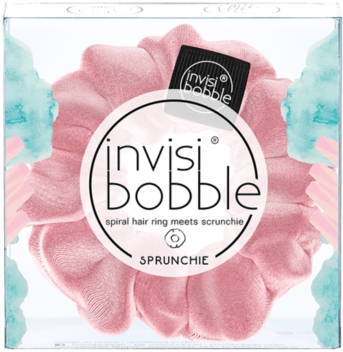 Bildet visar förpackning för en Invisibobble spiralhårsnodd med en rosa blomma i bakgrunden och en svart etikett.