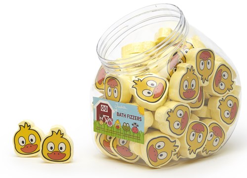 Burk med badbomber formade som gula ankor med orange näbb. Några är utanför burken.