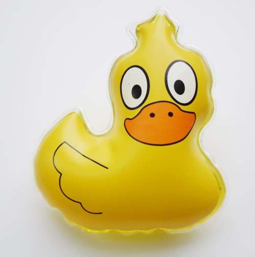 En gul gummibadank med stora ögon och ett orange näbb, formad som en stjärna upptill.