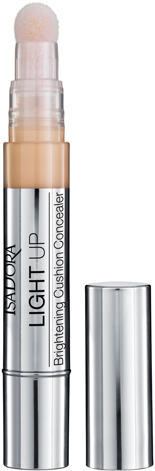 Ett concealerstift med vit svampad top och silverförpackning. Etiketten säger 'ISADORA LIGHT UP'.