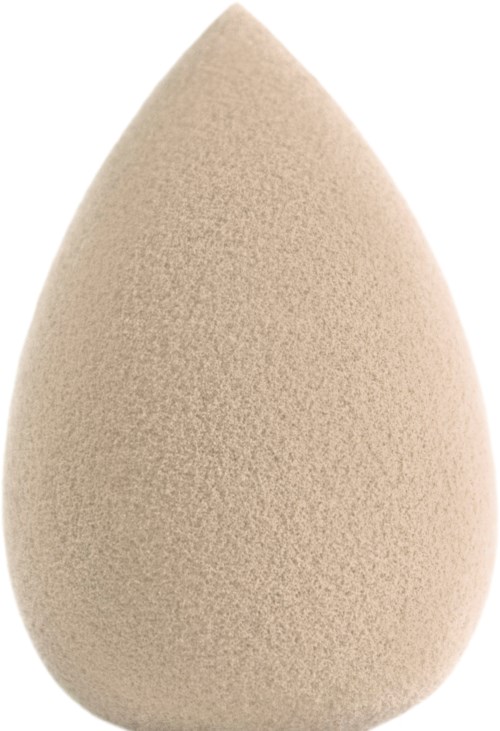 En beige sminksvamp i tårform med rund botten och spetsig topp.