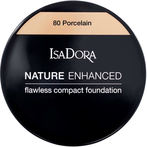 En rund makeupkompakt märkt 'IsaDora Nature Enhanced' med nyansen '80 Porcelain', som visar foundationtyp och färg.