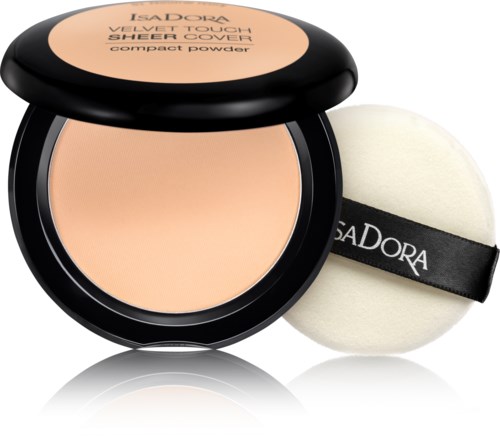 En kompakt av Sheer Cover-puder med en svamp. Lockets lock är svart med beige puder inuti.