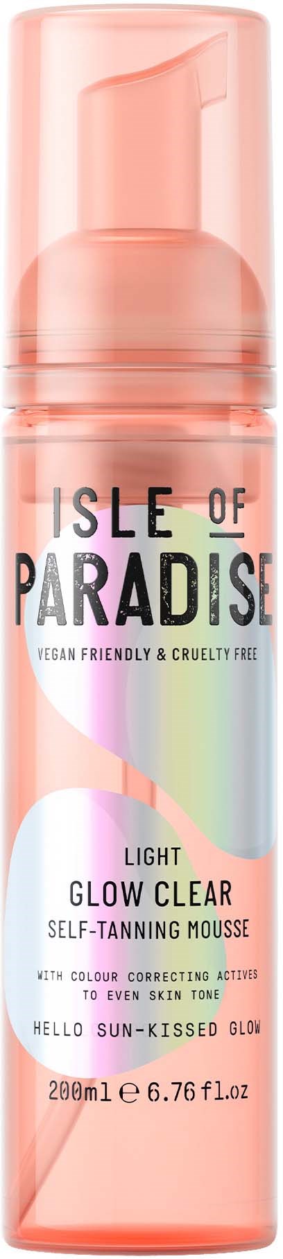 En rosa flaska med self-tanning mousse märkt 'Isle of Paradise' med pump, nämner att den är vegansk och cruelty-free.