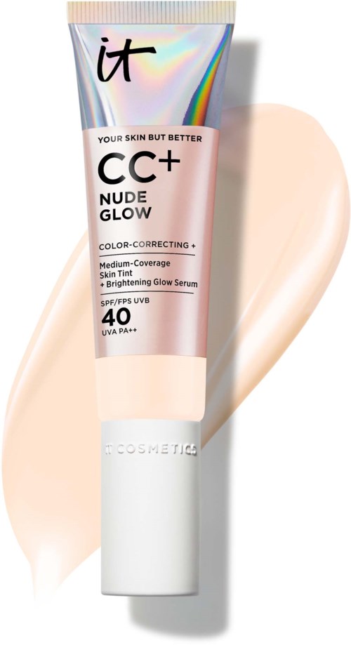 Tubet af CC+ Nude Glow makeup med SPF 40, lyserød og hvidt design, prøv af produktet ved siden.