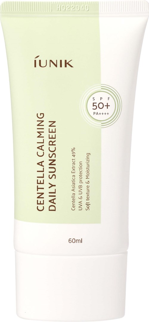 Solskyddsmedelstubbe märkt 'IUNIK Centella Calming Daily Sunscreen' med SPF 50+ och 60 ml kapacitet.