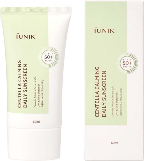 Tub och förpackning av IUNIK Centella Calming Daily Sunscreen, SPF 50+, 60ml, med ljusgrön förpackning.