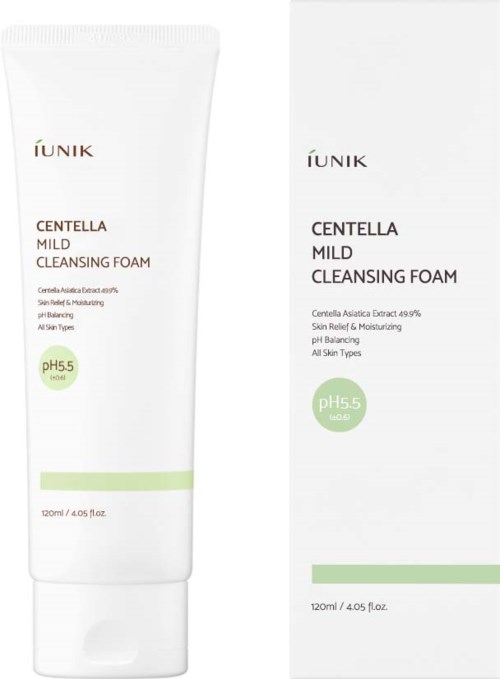 En vit tub och box med IUNIK Centella Mild Cleansing Foam, grönt pH55-märke, 120 ml, enkel design.