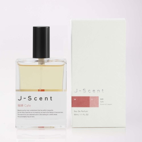 Ein Parfümflasche mit dem Label J-scent Cafe und die passende Verpackung mit ähnlichem Design, heller Farbgestaltung und Produktdetails.