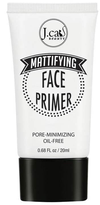 En vit tub med svart lock. Den står 'Mattifying Face Primer' och är oljefri för att minimera porer.