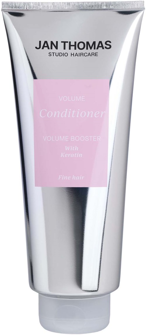 En sølvfarget tube merket Jan Thomas Studio Haircare volumbalsam med keratin. Det er et hårprodukt.