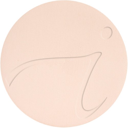 En rund, mjukfärgad makeup-svamp med en utskuren form på ytan.