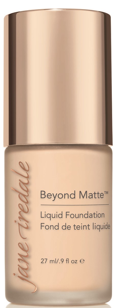 En flaska flytande foundation märkt 'Beyond Matte' av Joie Tendance, med guldlock och beige vätska inuti.