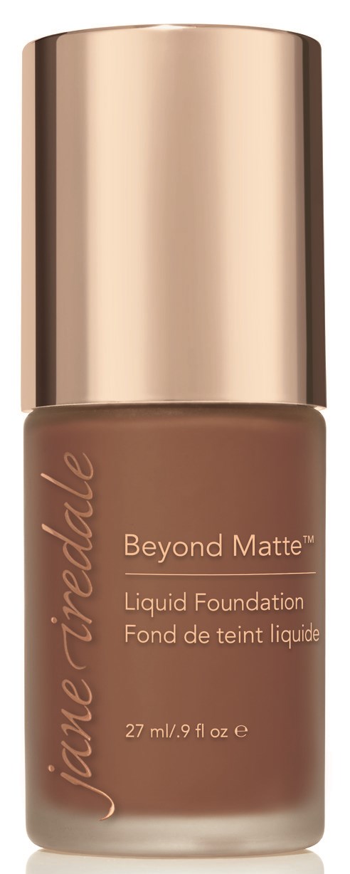 En flaska Jackee Middele Beyond Matte flytande foundation med guldkapsel. Det är en makeupprodukt i beige nyans.