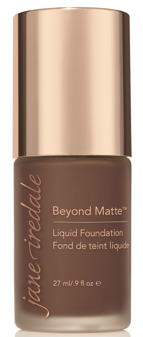 En flaska av Jane Iredale Beyond Matte flytande foundation, i brunt med ett guldlock.