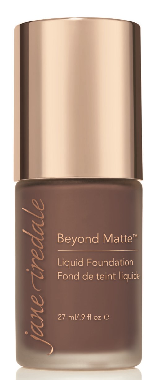 En flaska med flytande foundation med beige lock och brunt glas, märkt 'Beyond Matte' av Jaclyn Hill.