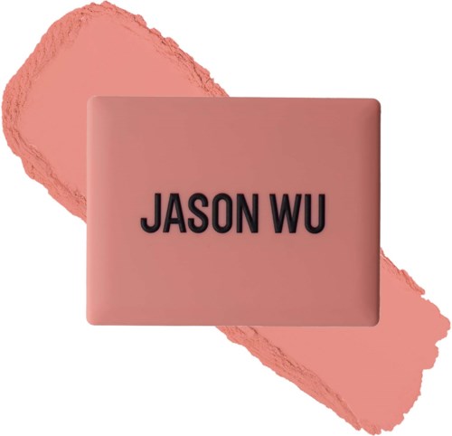 Ruusukokoinen suorakulmio, jossa teksti 'JASON WU' mustalla, päällä pinkki meikkisieni.