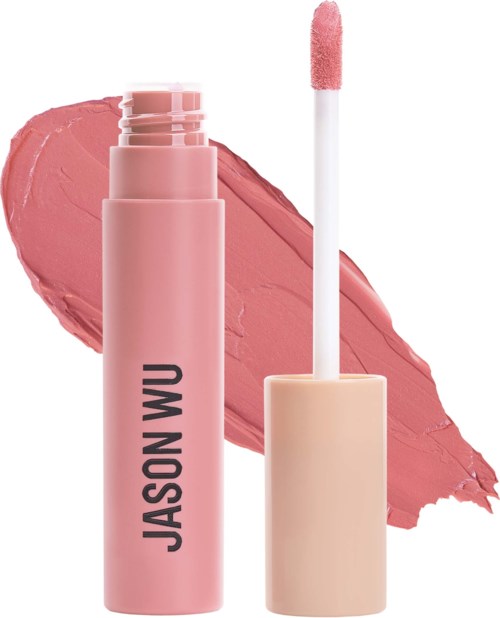 Roze lippenstiftverpakking met open kap en applicator, en een roze lippenstiftstreek op de achtergrond.