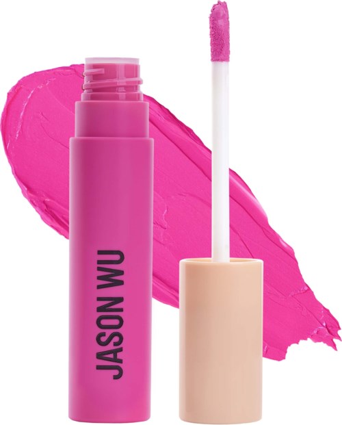 Roze container met een applicator en beige dop, met roze lippenstiftvlek. Label zegt 'JASON WU.'