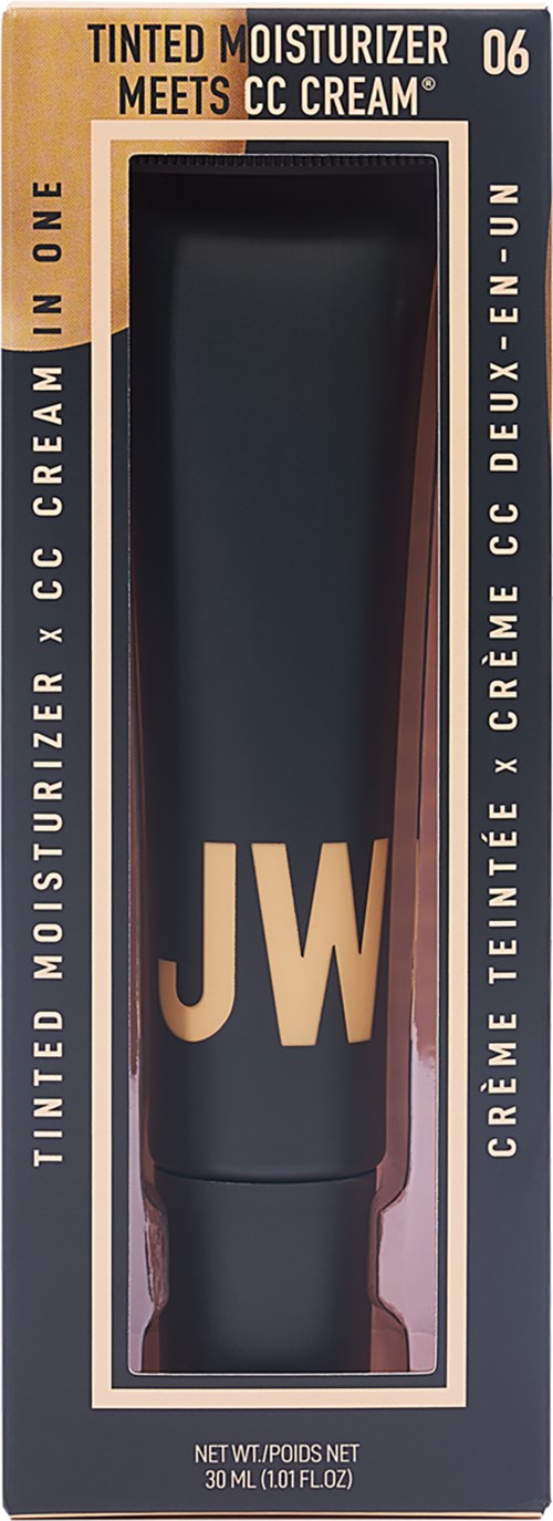 En leppestift i svart tube med brun og beige emballasje, merket JW, med tekst om farget makeup og fuktighetsgivende krem.
