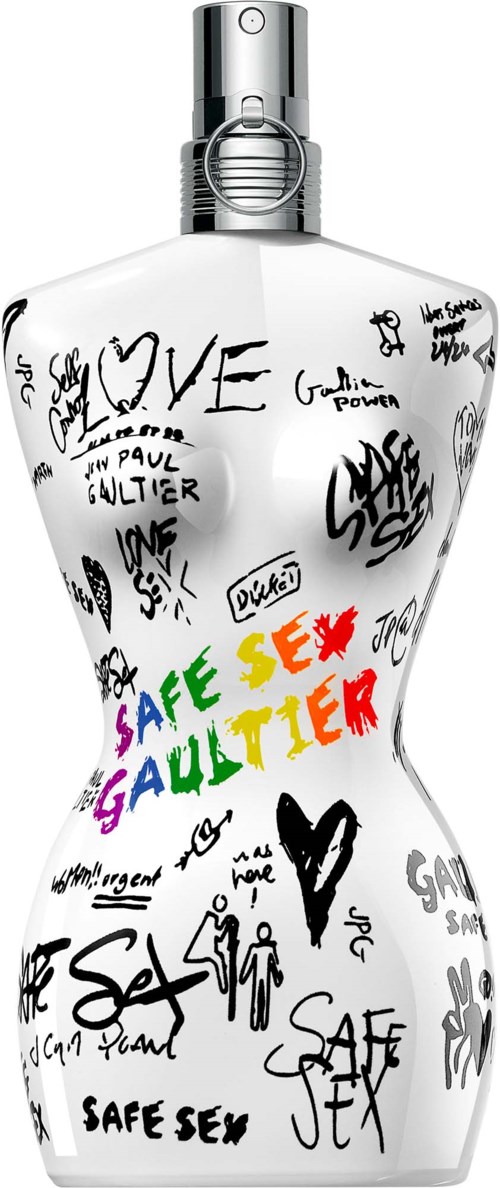 Biała butelka perfum z graffiti i kolorowymi słowami, w tym Love, Safe i Gaultier.