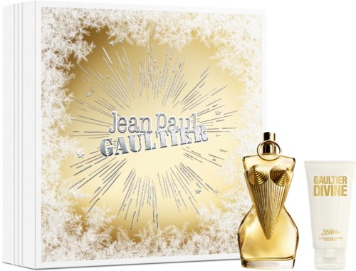 Een parfum geschenkset bevat een parfumfles en een tube, met een decoratieve doos in goud en wit.