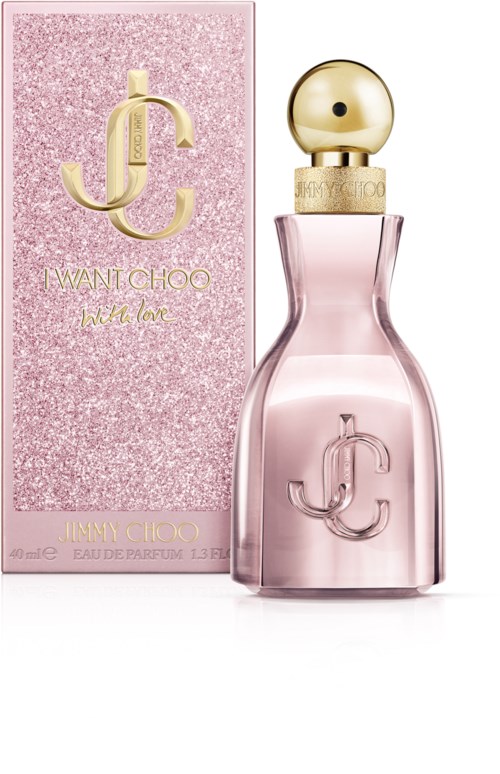 Różowa butelka perfum z złotym korkiem i różowe pudełko z napisem 'IWANT CHOO with love' oraz logo.