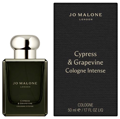 Een zwarte parfumfles en doos met label Jo Malone Cypress & Grapevine Cologne Intense, 50 ml.