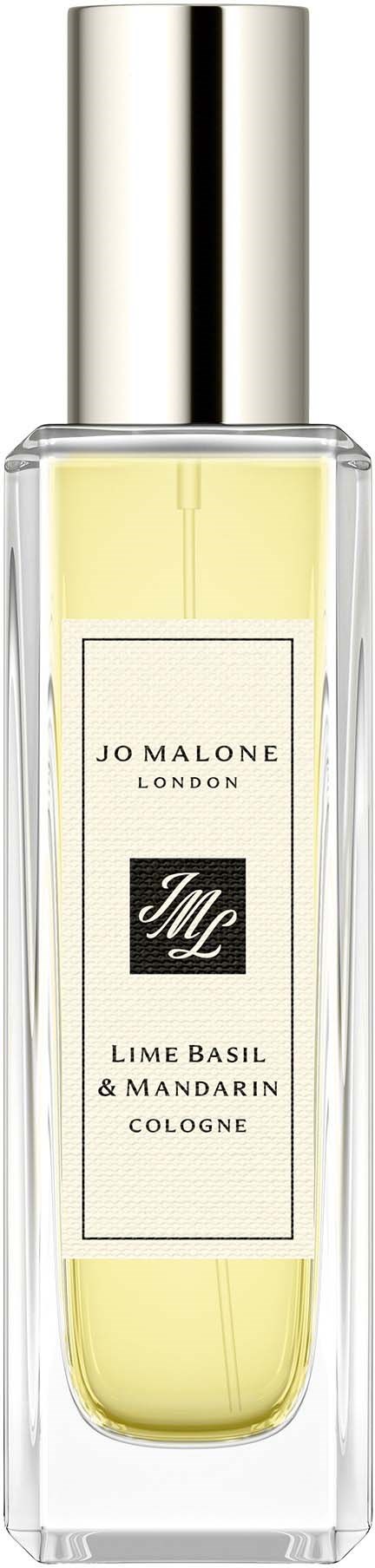 En lång, tydlig flaska med en silverlock, innehåller ljusgult vätska. Den är märkt 'Jo Malone London Lime Basil & Mandarin Cologne.'