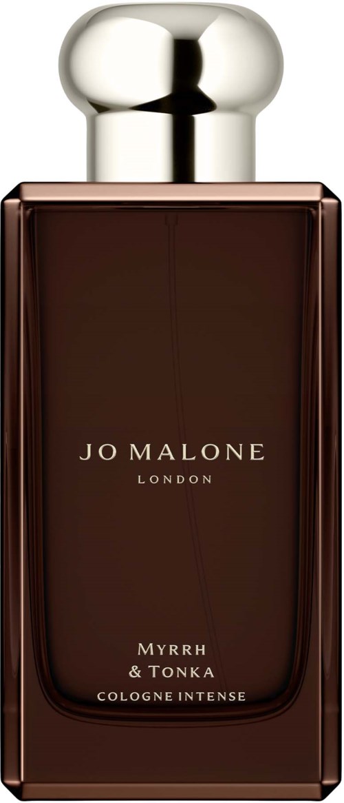 En mørkebrun parf forflaske med en blank sølvhætte, mærket Jo Malone London Myrrh & Tonka Cologne Intense.