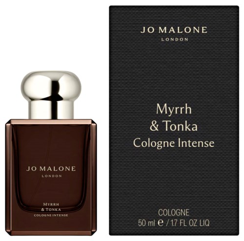 Een parfumfles en doos voor Jo Malone Myrrh & Tonka Cologne Intense, donkerbruine vloeistof, zwarte doos.