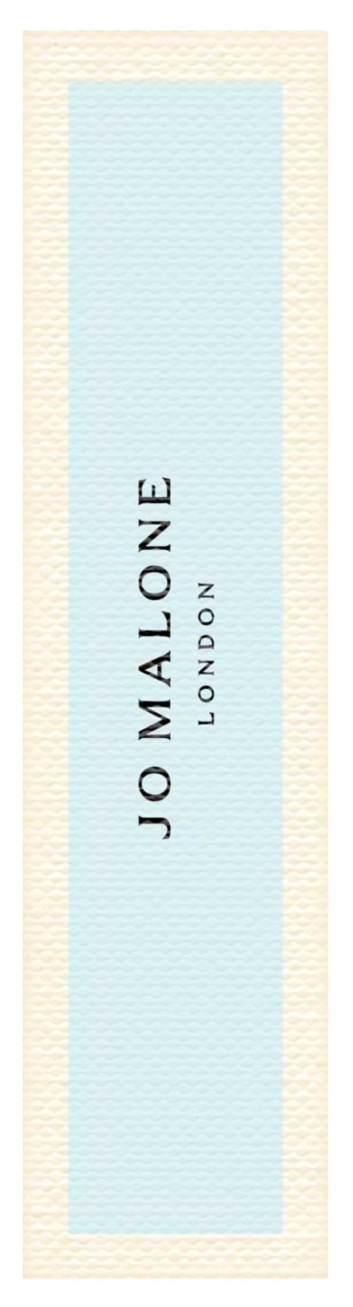 Vaaleansininen ja valkoinen pakkaus, jossa on teksti Jo Malone London pystysuoraan.