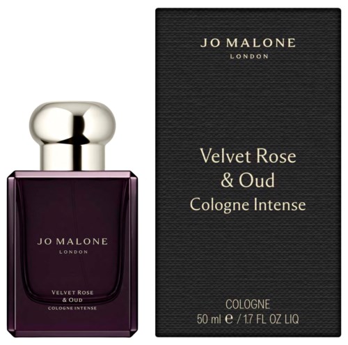 Een fles Jo Malone parfum naast de zwarte doos, gelabeld Velvet Rose & Oud Cologne Intense, 50 ml.