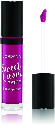 Læbepomade i lilla med sort låg, børste med lilla gloss, mærket som Jordana Sweet Cream Matte.