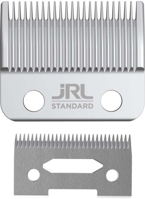 Twee metalen scheermesbladen, een groter met tanden en een kleiner, worden getoond. Het grotere blad heeft "JRL STANDARD" erop staan.