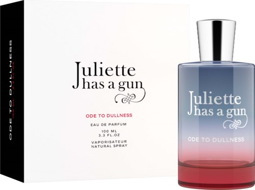 En parfymförpackning och flaska med gradient rosa till grå färg, och namnet "Juliette has a gun."